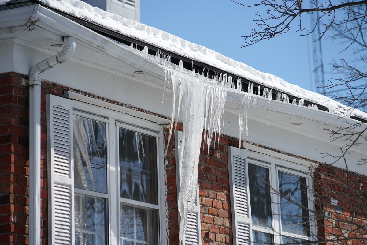 Ottawa house with icicles and damaged soffit caused by poor attic insulation.